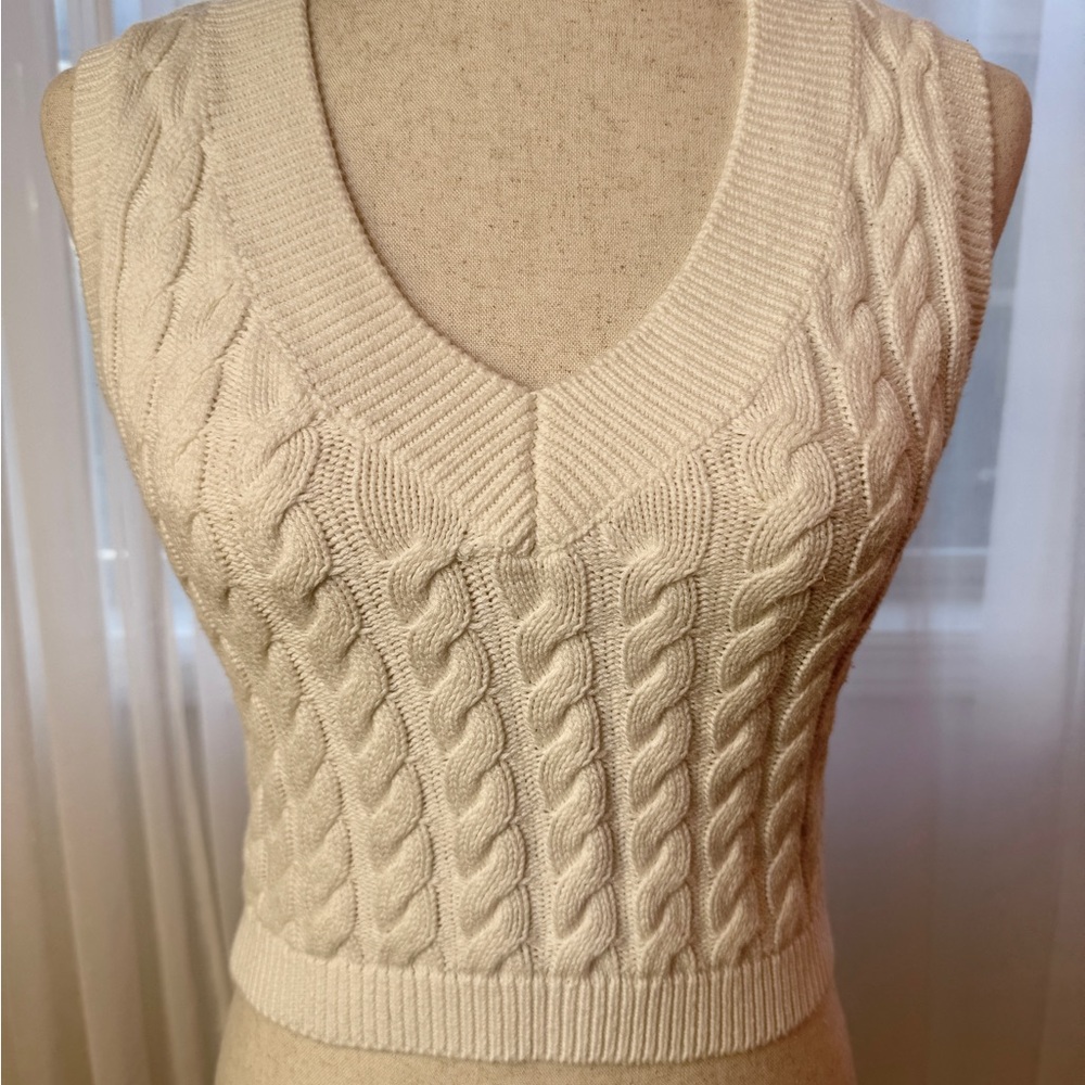 Abercrombie & Fitch V-Neck Cable Knit Sweater Vest - Cream